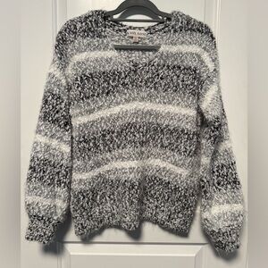 Knox Rose Black and White Textured Sweater